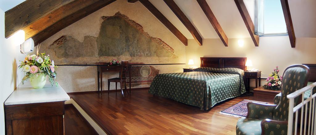 Palazzo Vescovile Hotel Noli Quarto foto